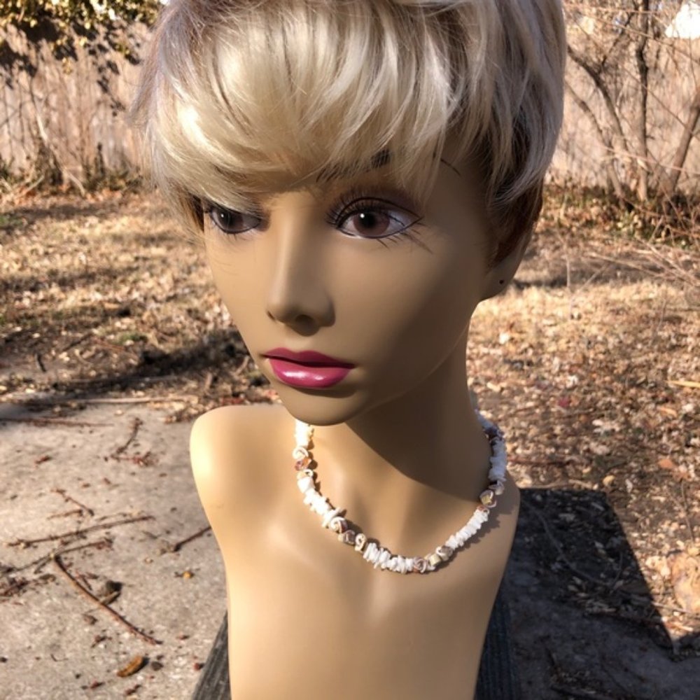Abstract Shell Necklace - Picture 5 of 6
